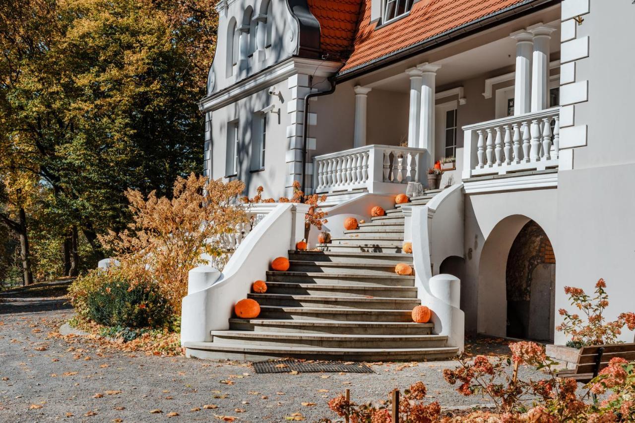 Dwor Sanna Hotel Wierzchowiska Exterior foto