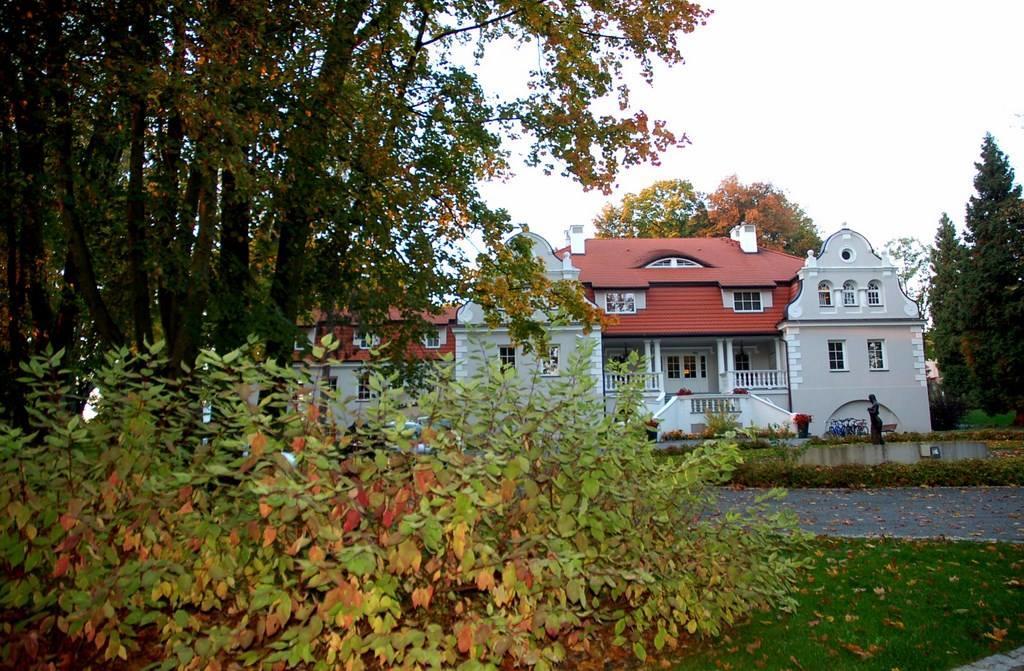 Dwor Sanna Hotel Wierzchowiska Exterior foto